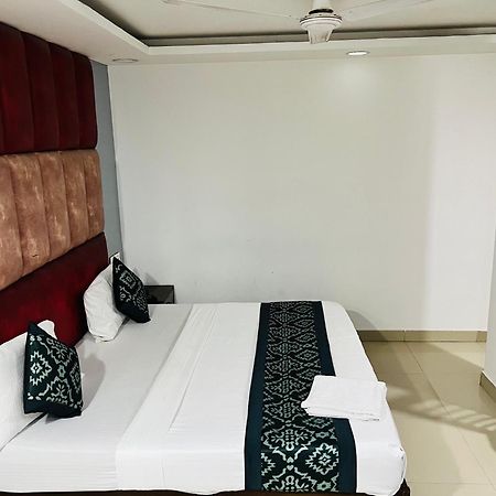 Hotel Marina Near Igi Airport Delhi New Delhi Buitenkant foto