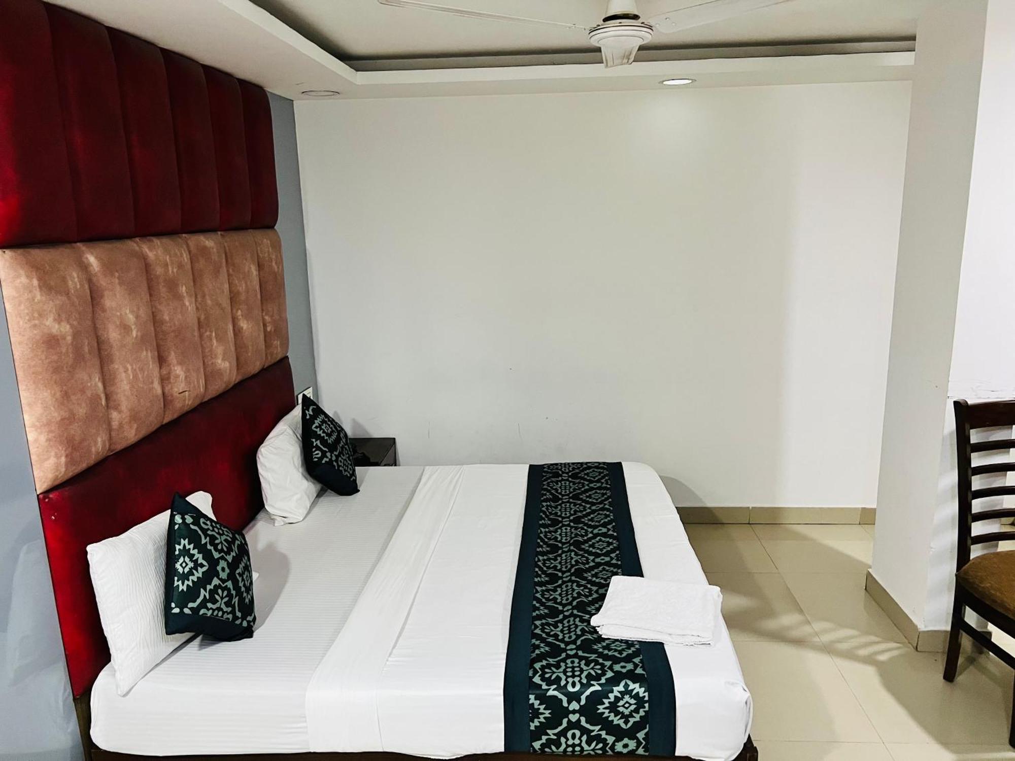 Hotel Marina Near Igi Airport Delhi New Delhi Buitenkant foto