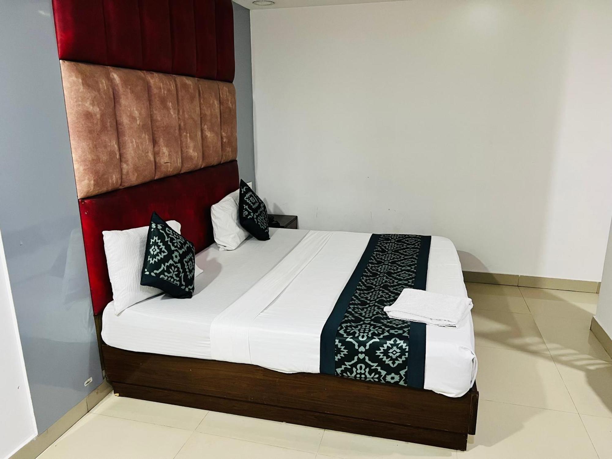 Hotel Marina Near Igi Airport Delhi New Delhi Buitenkant foto