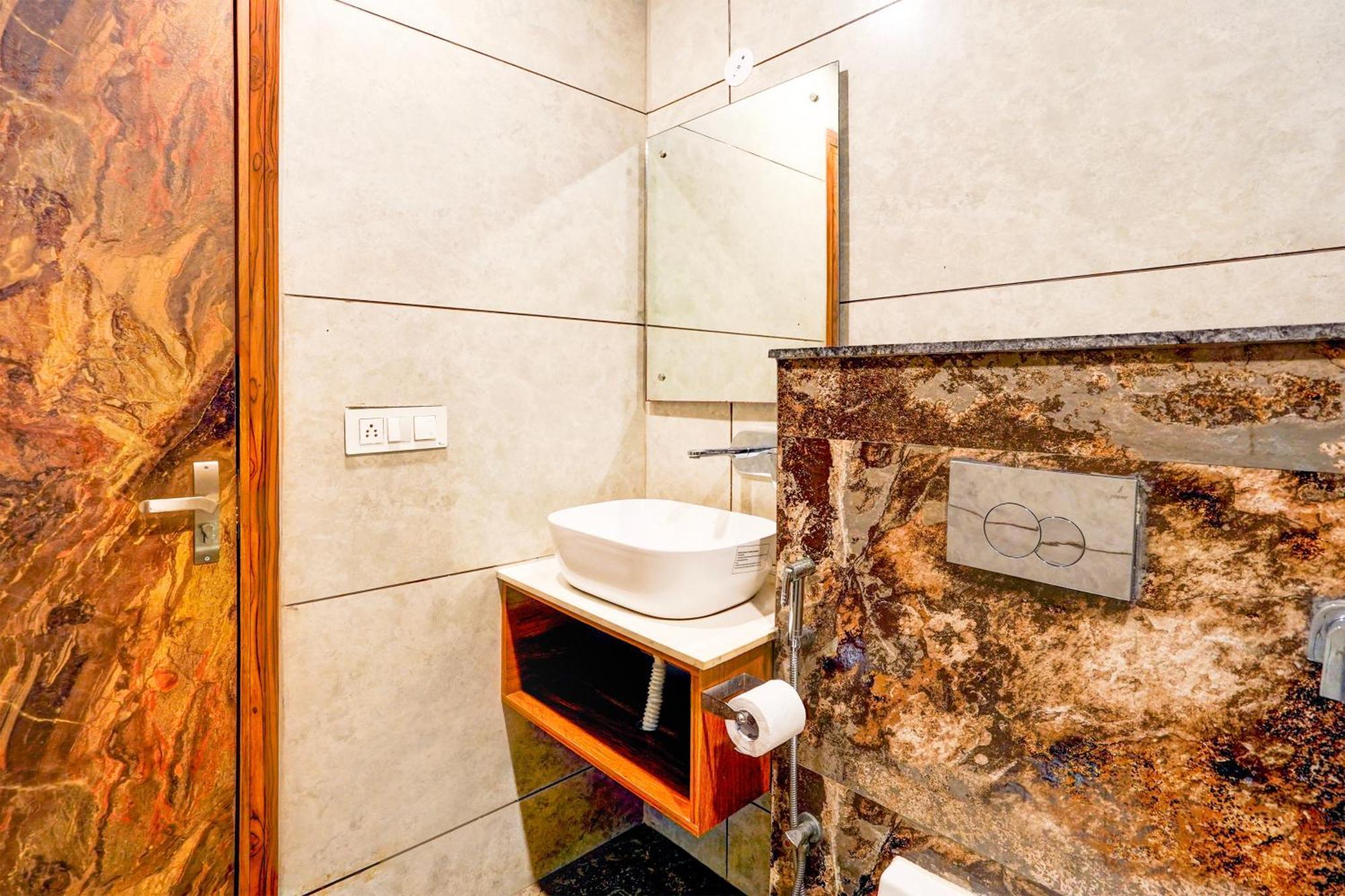 Hotel Marina Near Igi Airport Delhi New Delhi Buitenkant foto