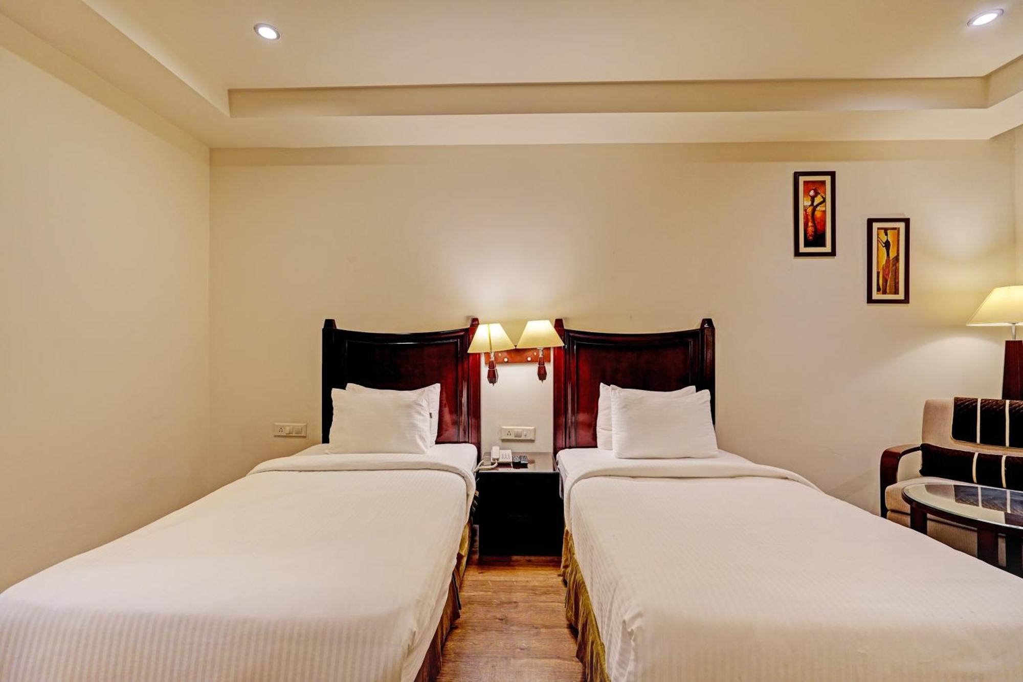 Hotel Marina Near Igi Airport Delhi New Delhi Buitenkant foto
